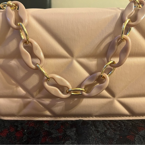 Women bag light pink color with a fashion chain on it. Brand new. - Picture 3 of 8